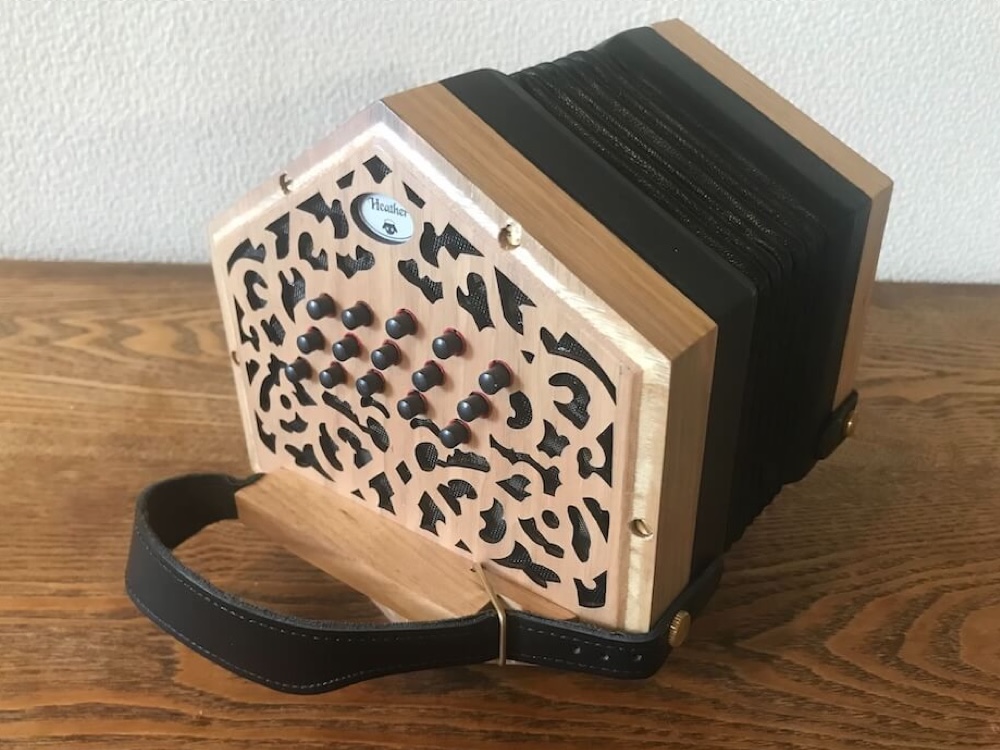 クロマチックコンサーティーナ ケース・教本付き クロマチックコンサー