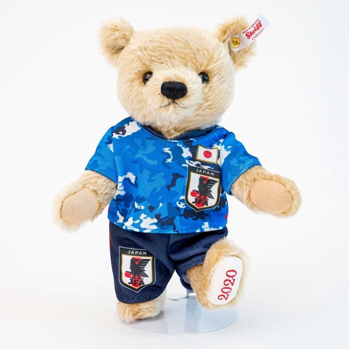 テディベアがSAMURAI BLUEのロゴを背負う！シュタイフ社からサッカー