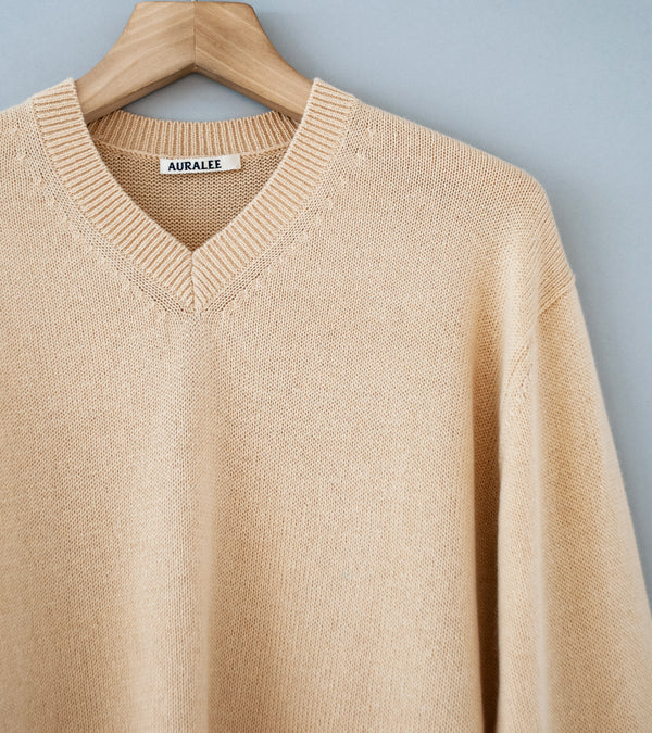 Auralee 'Light Cashmere Knit V-Neck P/)' (Beige) – C'H'C'M'