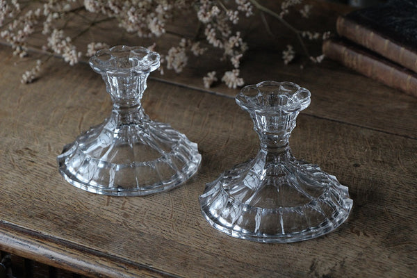 お花のような印象のペアキャンドルスタンド（高さ8.5cm） イギリス