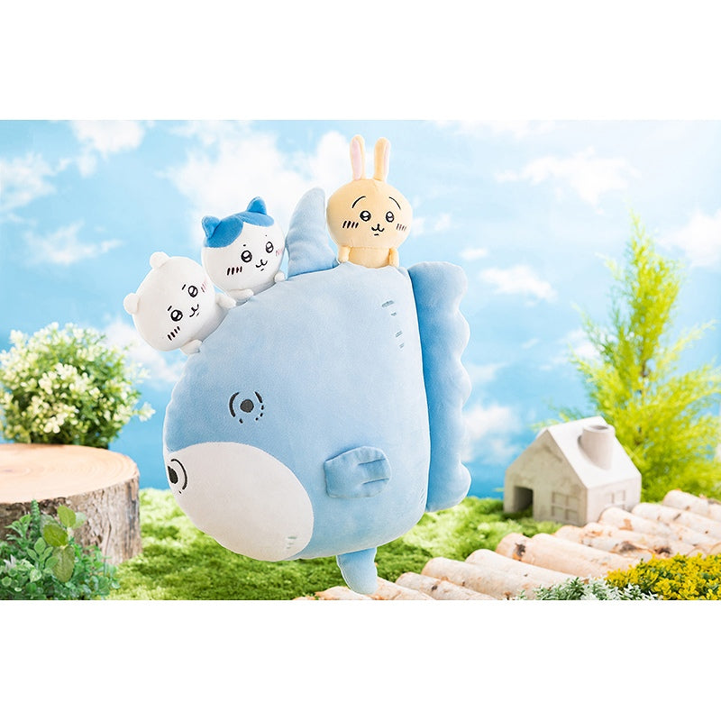 ちいかわ マンボウでおでかけクッション | ちいかわマーケット 公式