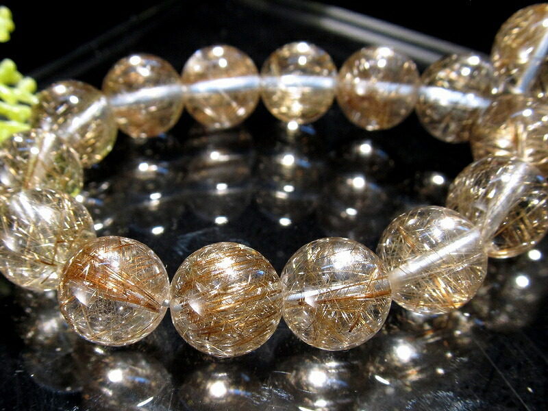 シルバールチルクォーツとは？産地・硬度と天然石の特徴