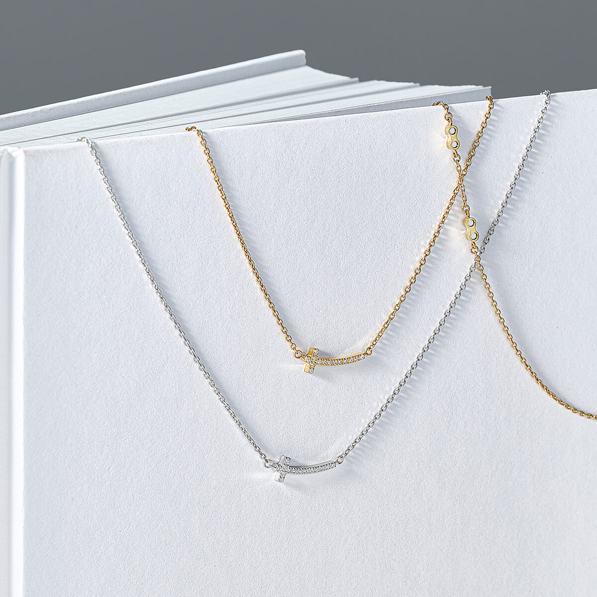 直営店限定】Lierrey クロスネックレス | 磁気ネックレス