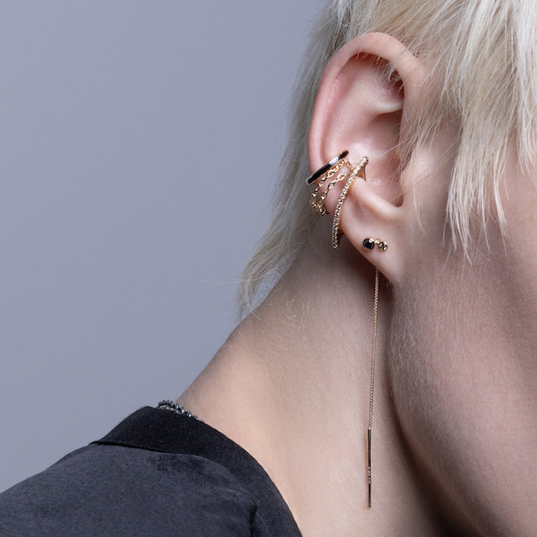 BOW ダイヤモンド ピアス