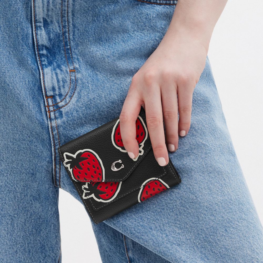 公式】COACH – コーチ | ウィン スモール ウォレット・ストロベリー