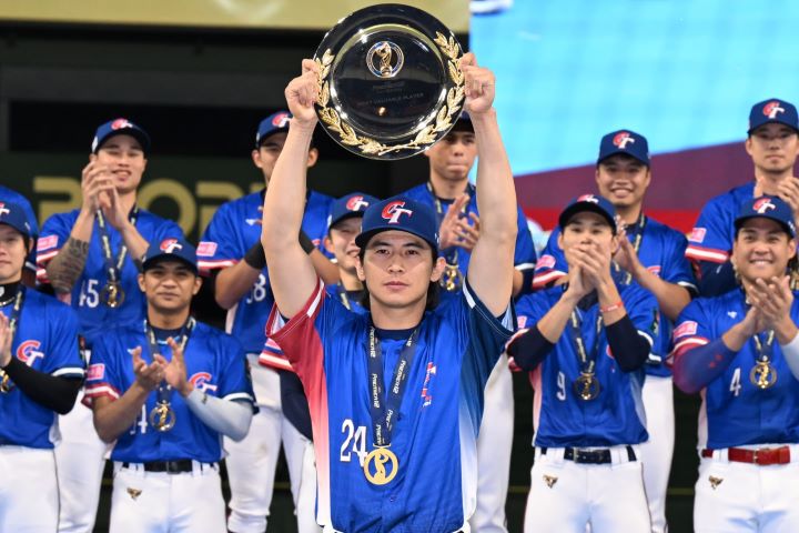 この夜を忘れることはない」台湾のプレミア12初優勝に現地も熱狂 台中