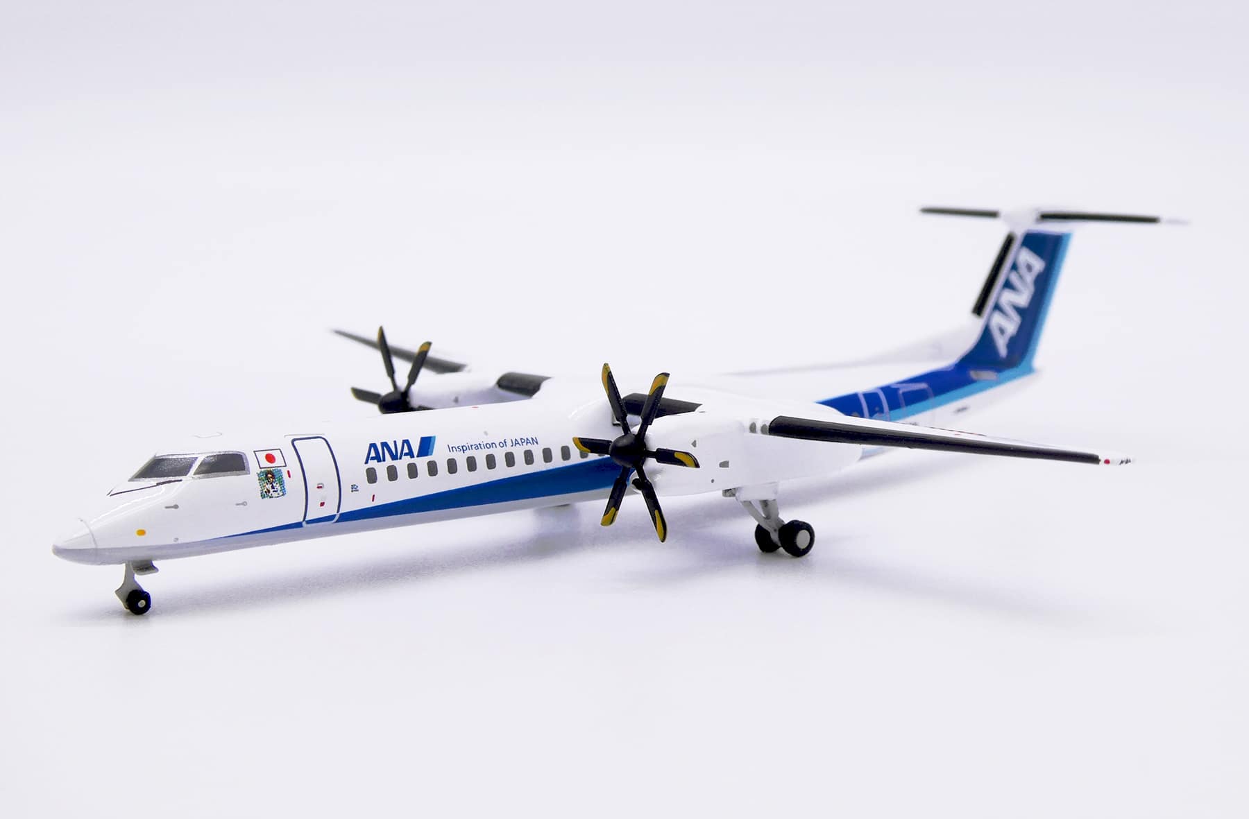 ANA DHC-8-400 モデルプレーン 1/100 エコボン ANA DHC-8-400 モデル