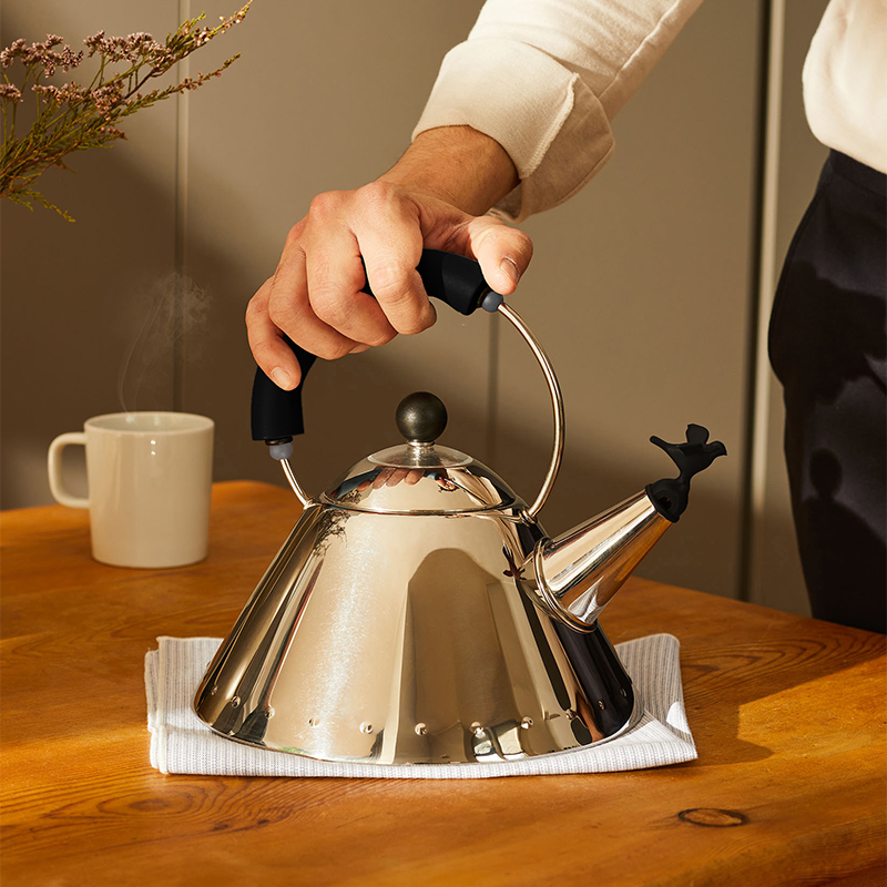 ALESSI （アレッシ）ホイッスルケトル ブラック｜鍋・フライパン | THE