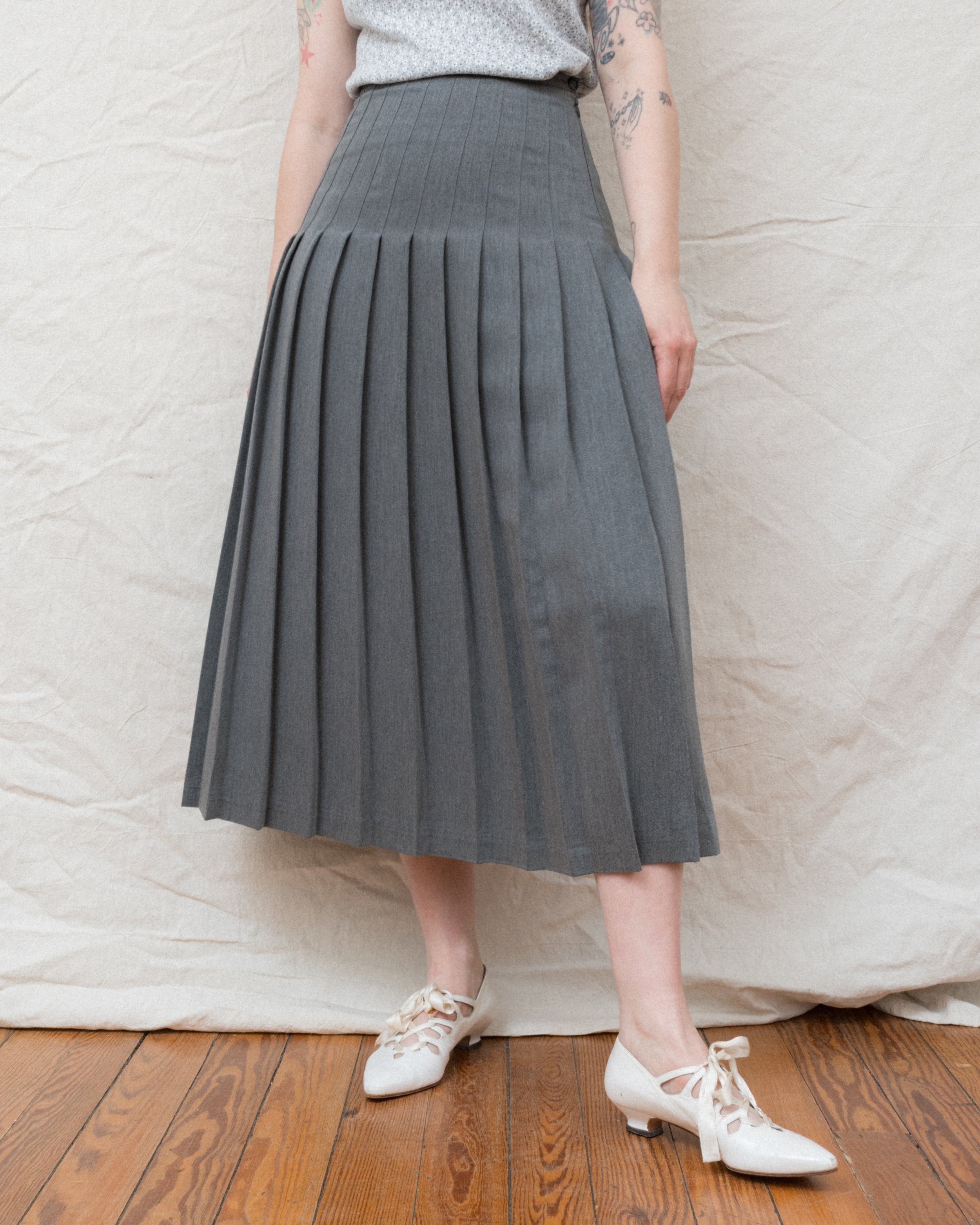 Vintage Grey Pleated Skirt (S/M) – Closed Caption