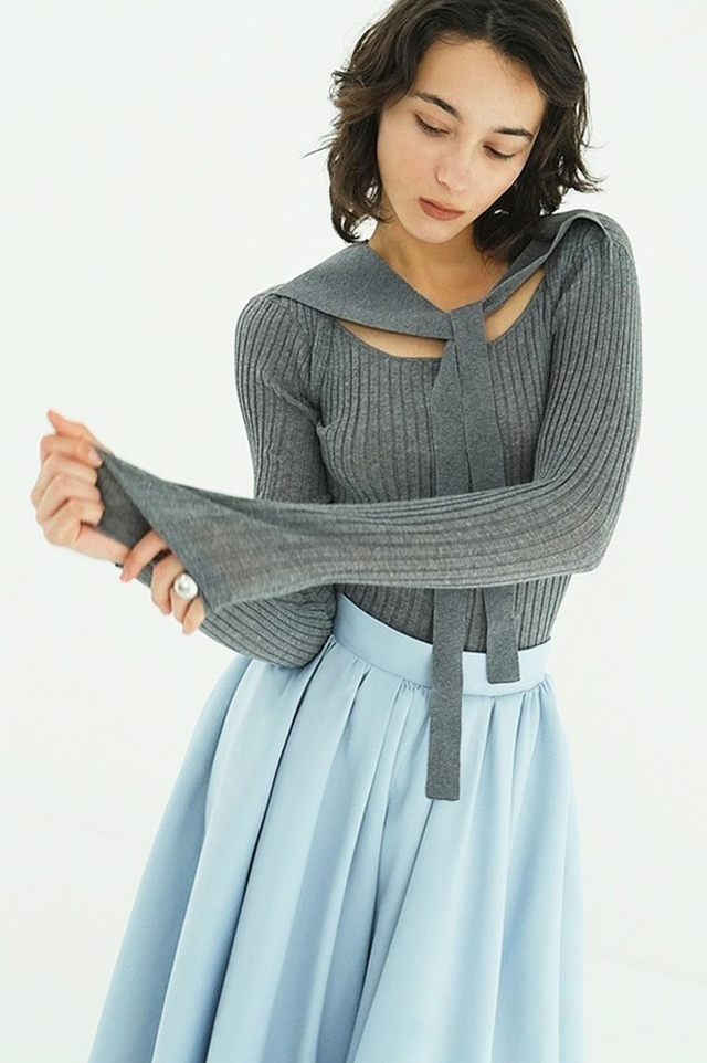 2月13日(金)発売アイテムのご紹介。抜け感のあるデコルテ見せが叶う