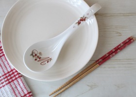 マニー レールデュロココ 陶器 － フレンチカントリーのバラ柄、レース