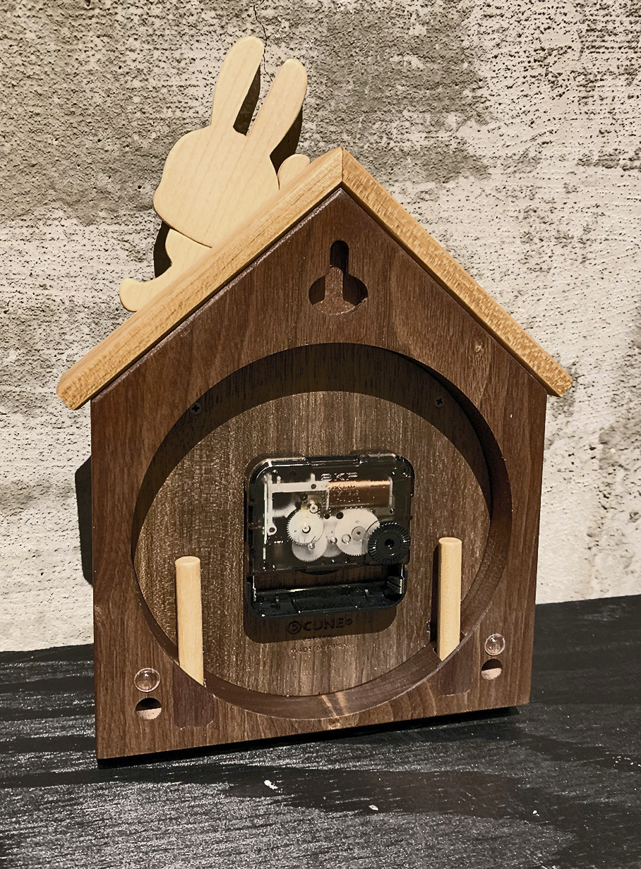 木でできた家の2WAY時計｜ウサギがいる｜CUNE ONLINE STORE