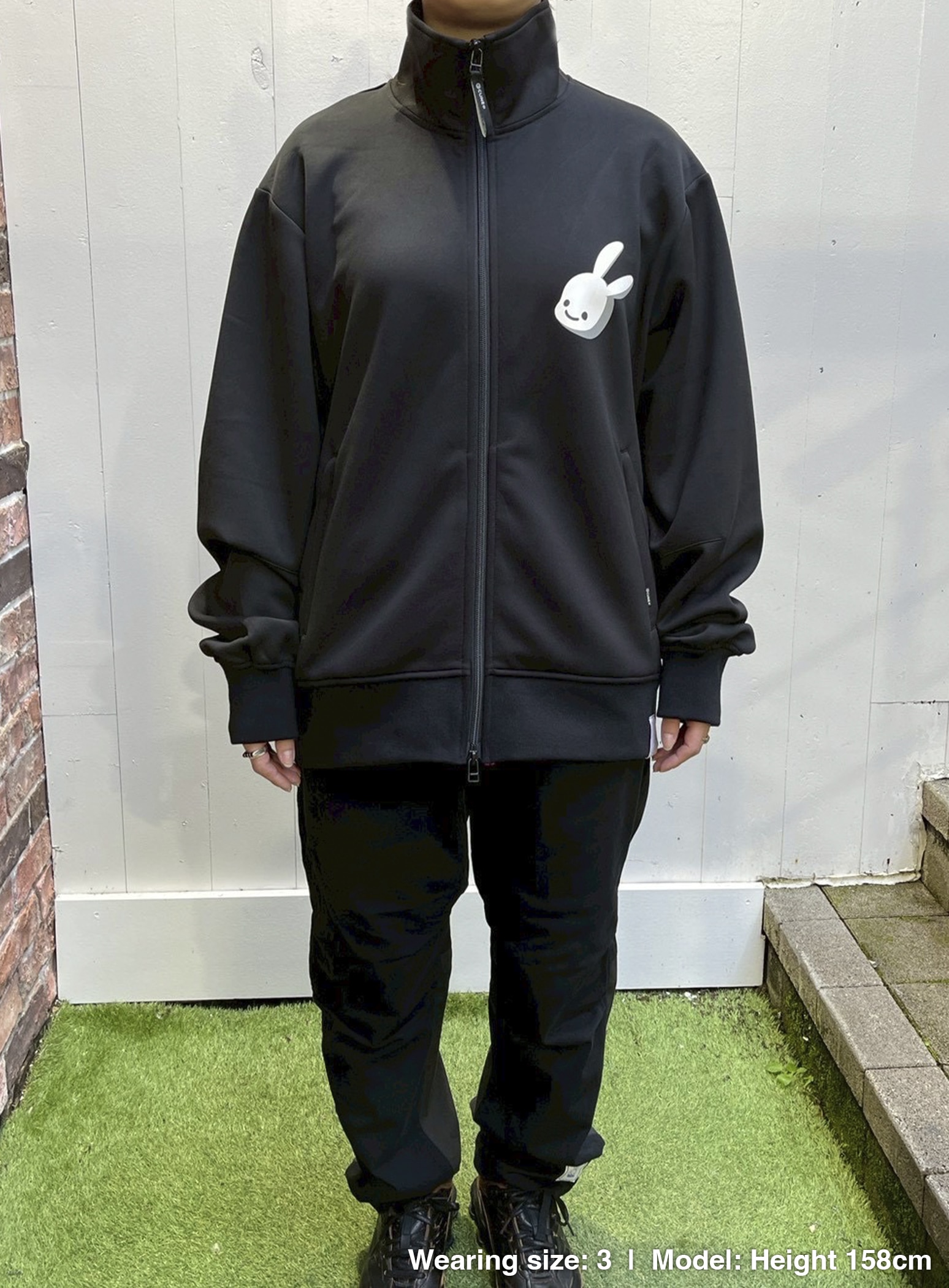 スタンドジップジャージ 灰皿とウサギ｜ウサギがいる｜CUNE ONLINE STORE