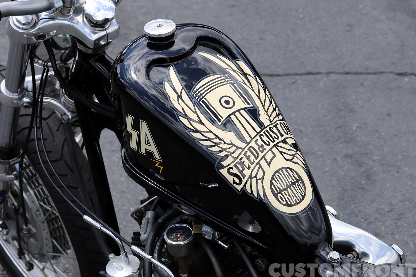 ハーレー ナックルヘッドのドラッグレーサー・インディアンオレンジ