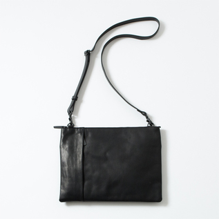 レザーショルダーバッグ grande poche sacoche／PATRICK STEPHAN