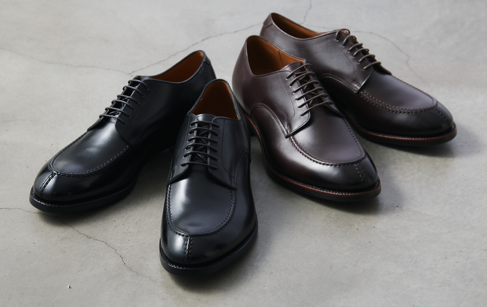 足を包み込む“手縫モカ”外羽根Uチップ/レザーソール/ダークブラウン