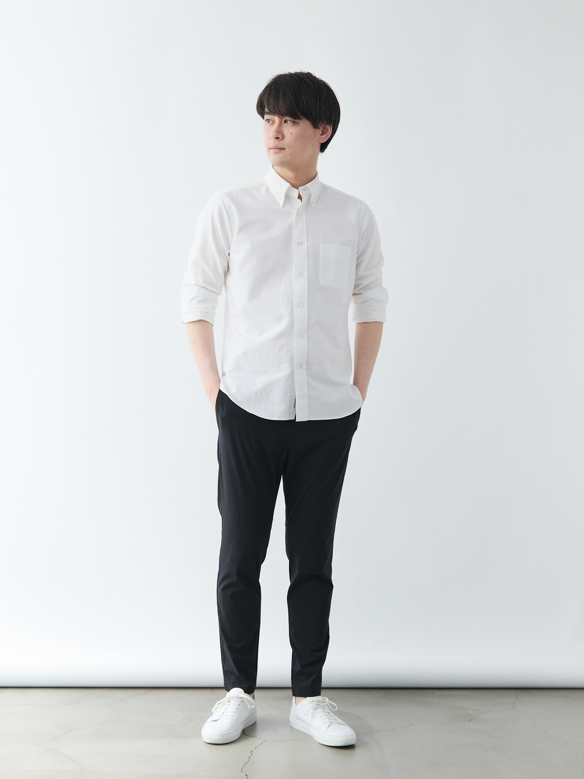 スマートシルエットの超軽量ストレッチパンツ/スリムフィット/ブラック