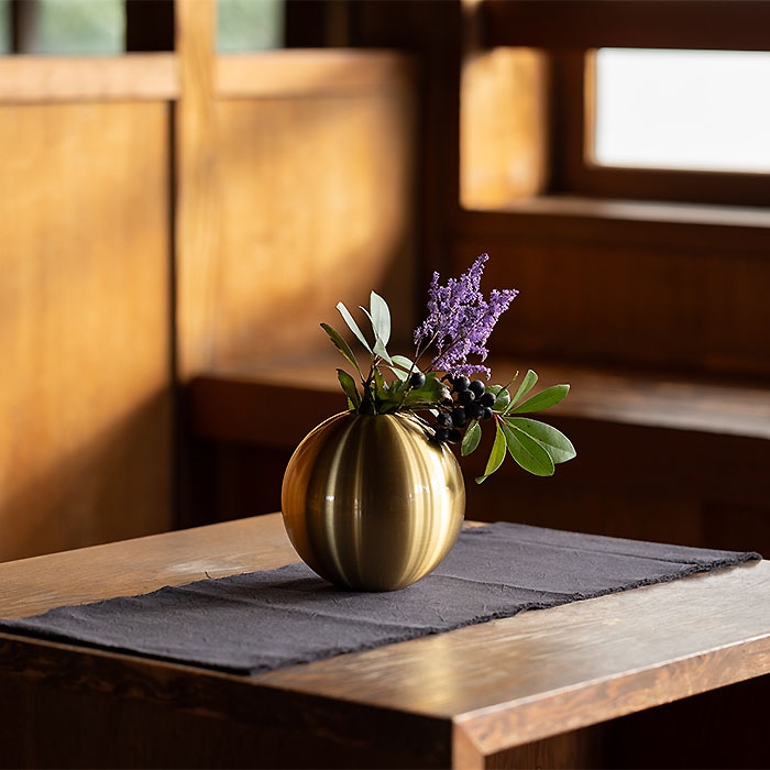 在銘 手打ち 金属 花瓶｜銅製と思われる一輪挿し フラワーベース