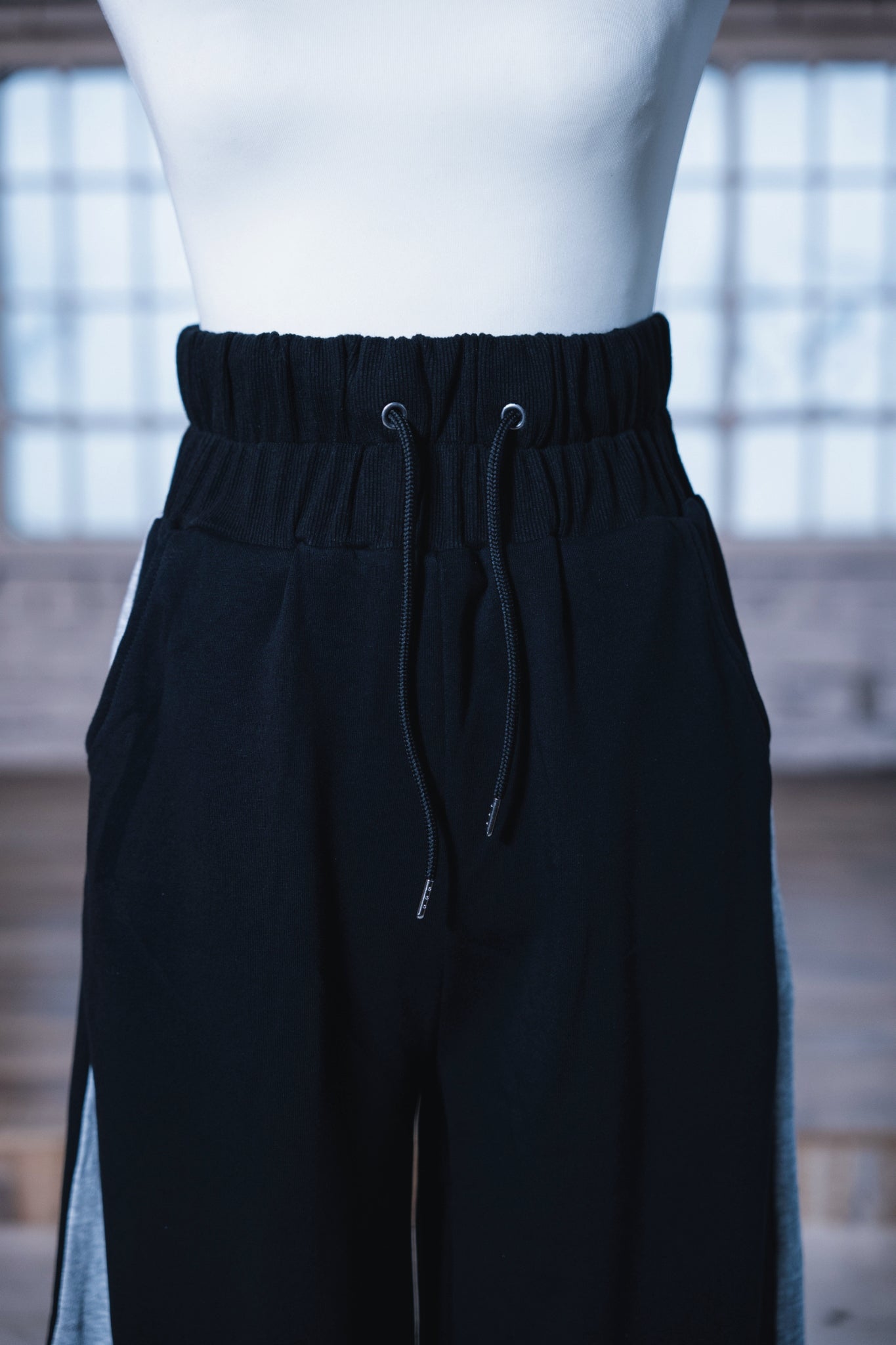 sideline zip pants black