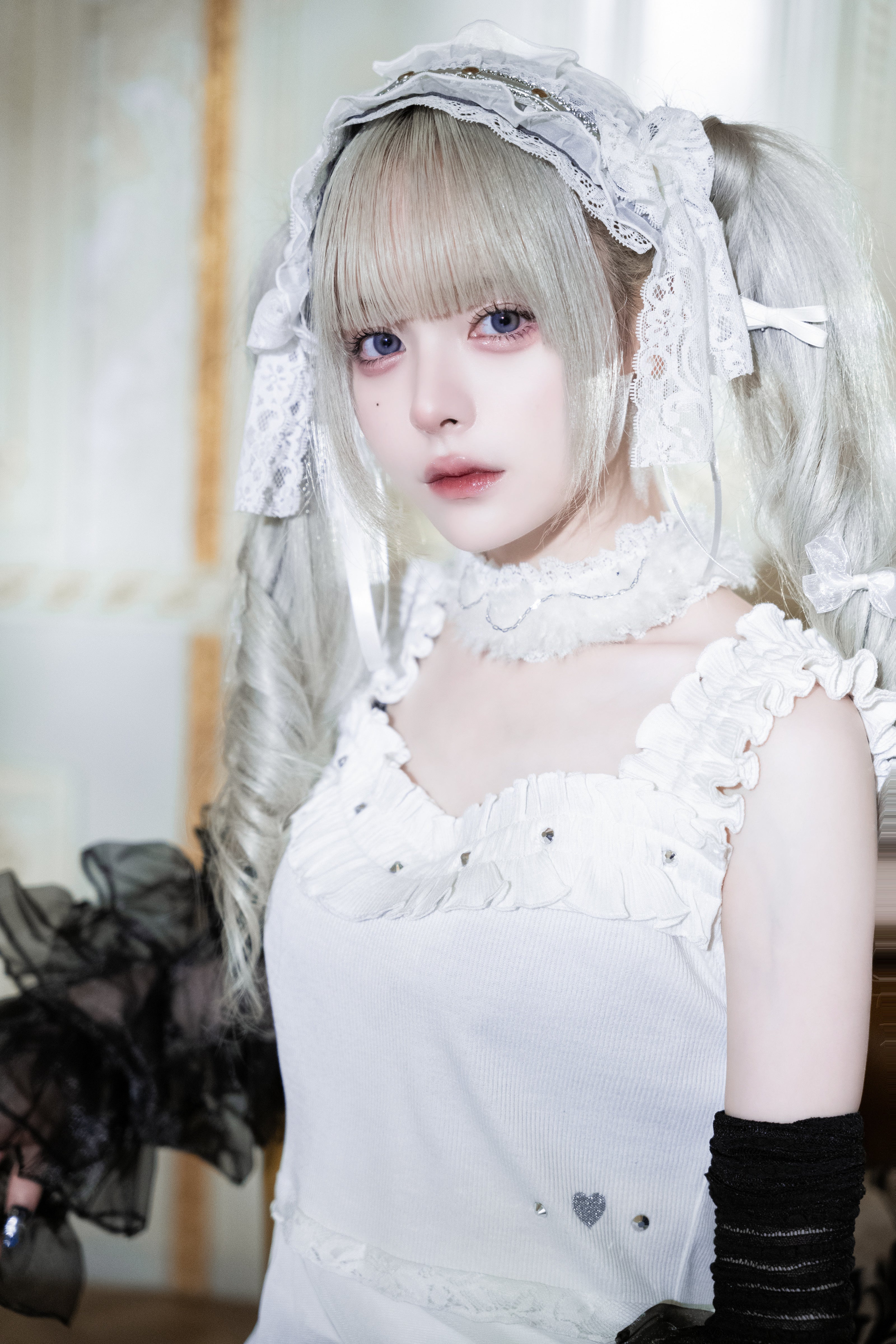 lace ribbon head dress white