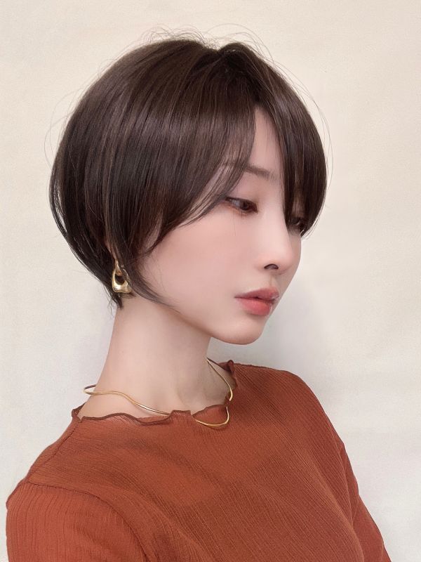 エミリーショート】ダークブラウン（軽量ウィッグ） - ウィッグ専門店