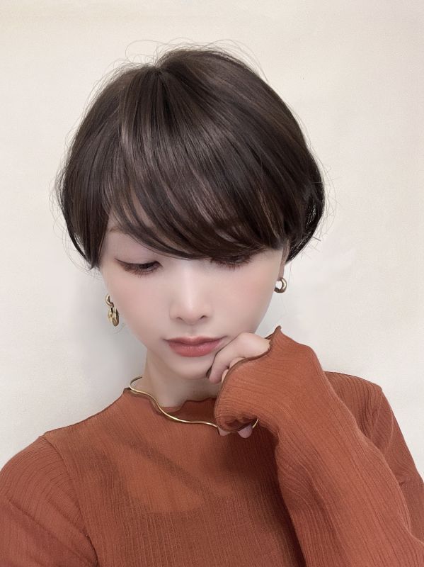 エミリーショート】ダークブラウン（軽量ウィッグ） - ウィッグ専門店