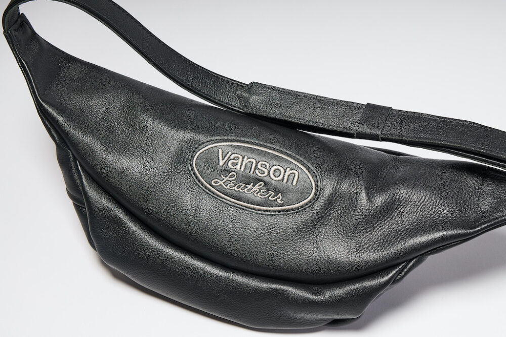 渋カジ世代にはお馴染みの銘品「vanson」のレザーウエストポーチが