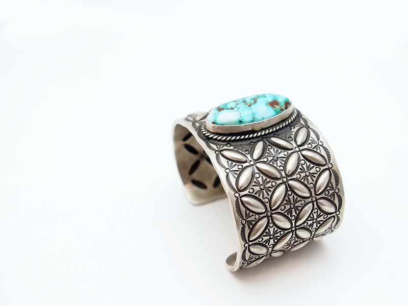 バングル、ブレスレットナバホ石物のHerman Smith Kingman ターコイズ