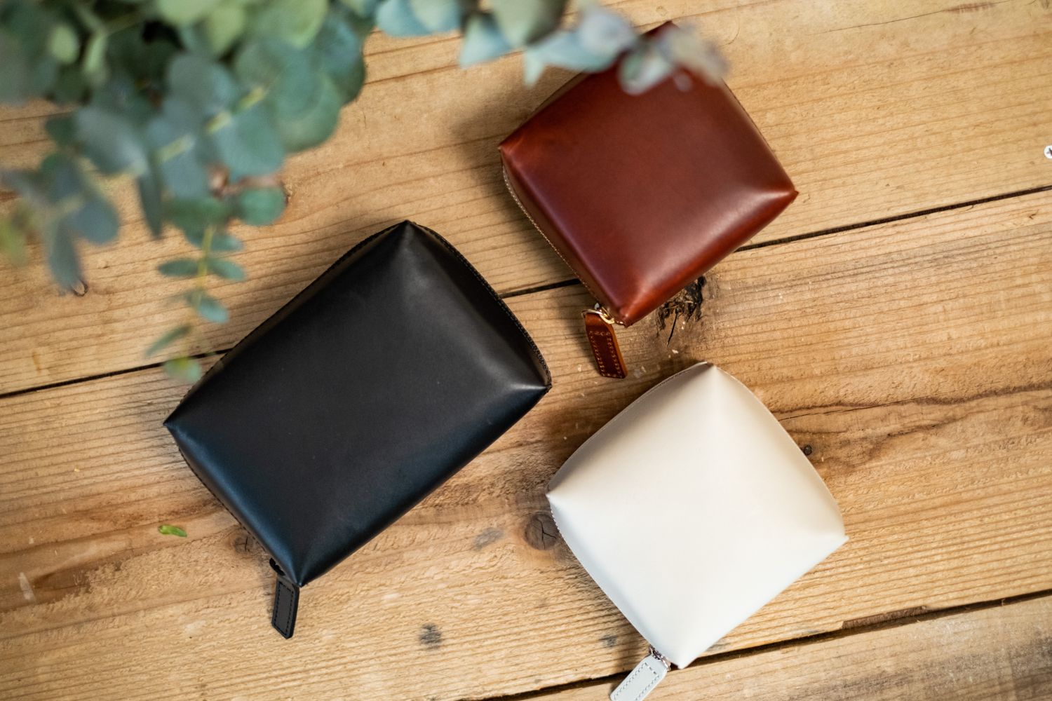 宮永えいとコラボ】レザースクウェアポーチ – Mサイズ | drip