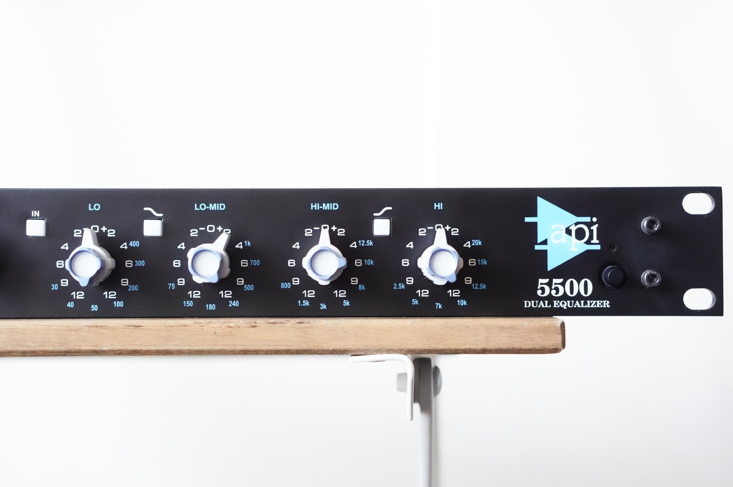 API 5500 ステレオEQの実機レビュー！ざっくり使っても必ず気持ち良い