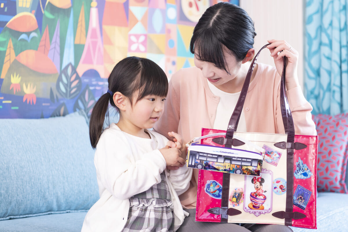 シャトルバス型ポーチ付きトートバッグ！東京ディズニーセレブ