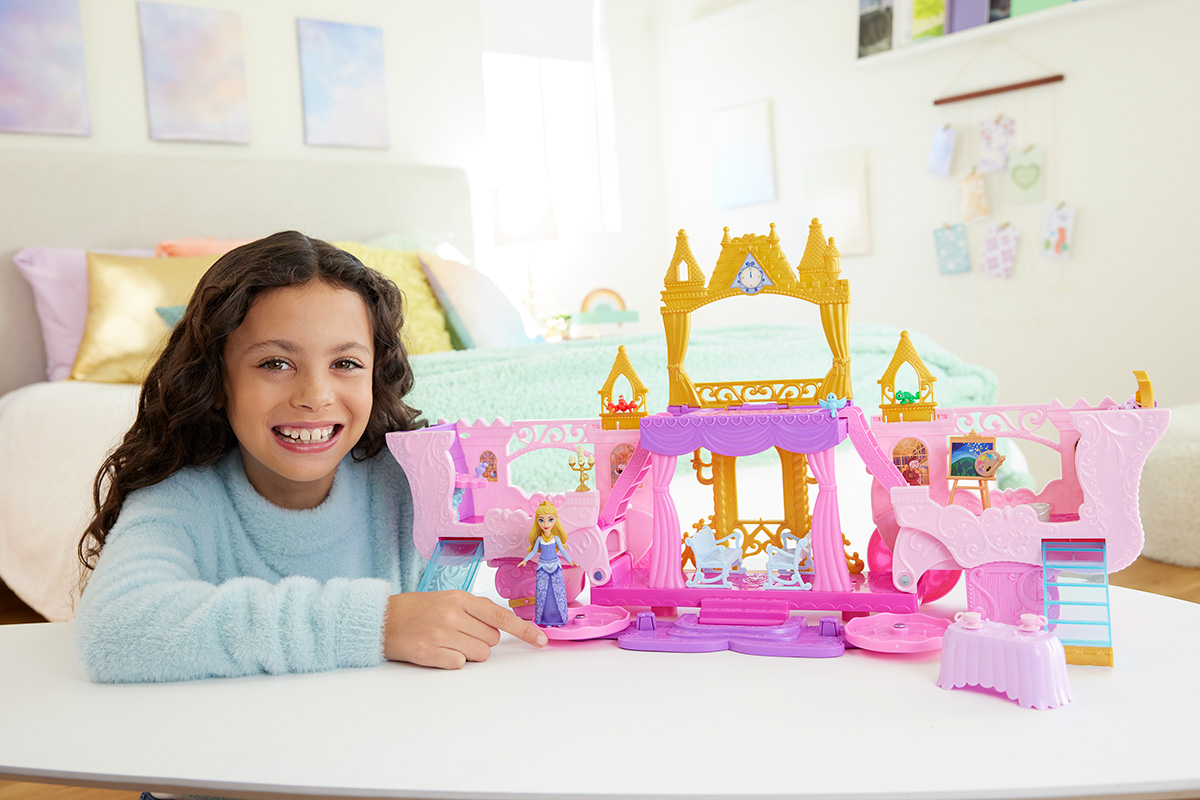 眠れる森の美女』オーロラ姫のミニドールや家具付き！マテル