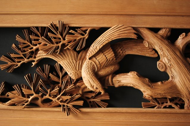 欄間 2枚組 木彫り 松と鷹 欄間 2枚組 木彫り 松と鷹 ☆欄間/彫刻欄間