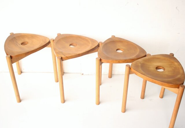 秋田木工 三角 スタッキングスツール 4脚1組 X633｜骨董店 のびる 古