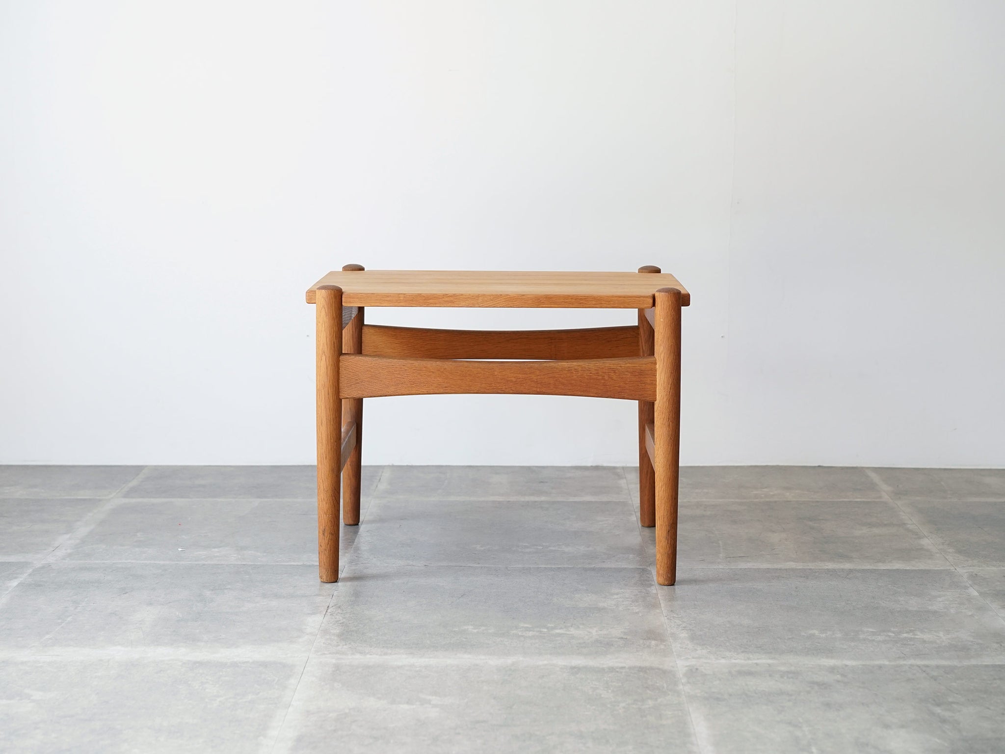 Hans J. Wegner（ハンス・J・ウェグナー）AT50 オーク無垢材のサイド