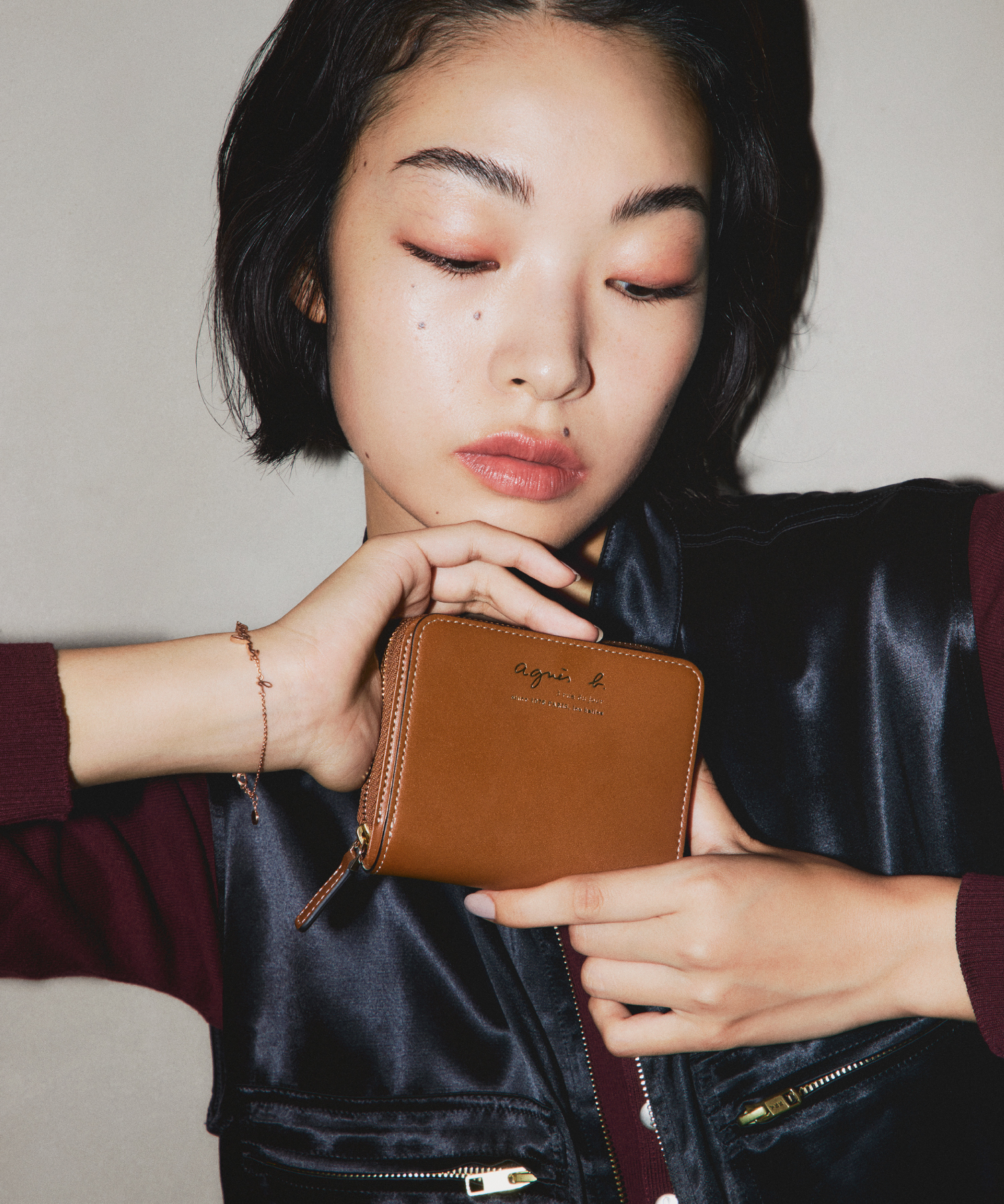 レザー 二つ折りウォレット ZAW01－06 ｜agnès b. VOYAGE FEMME