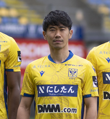 シントトロイデン、ユニフォームの胸ロゴに「にしたんクリニック」が