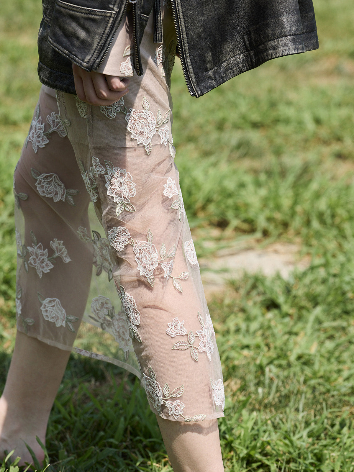 チュールレースフラワーモチーフタイトスカート