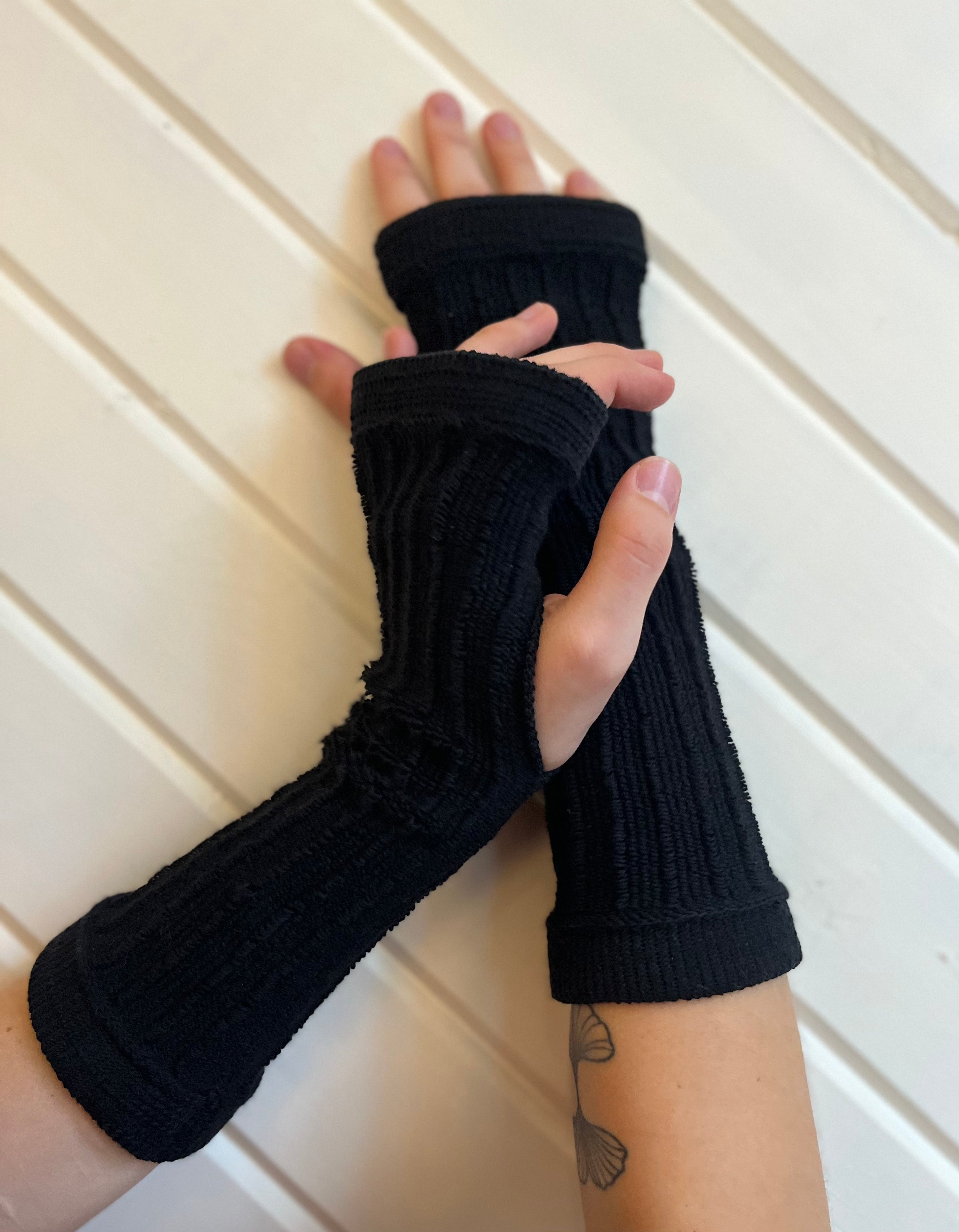 TEXTURED ARM WARMERS - BLACK ~ ELLS