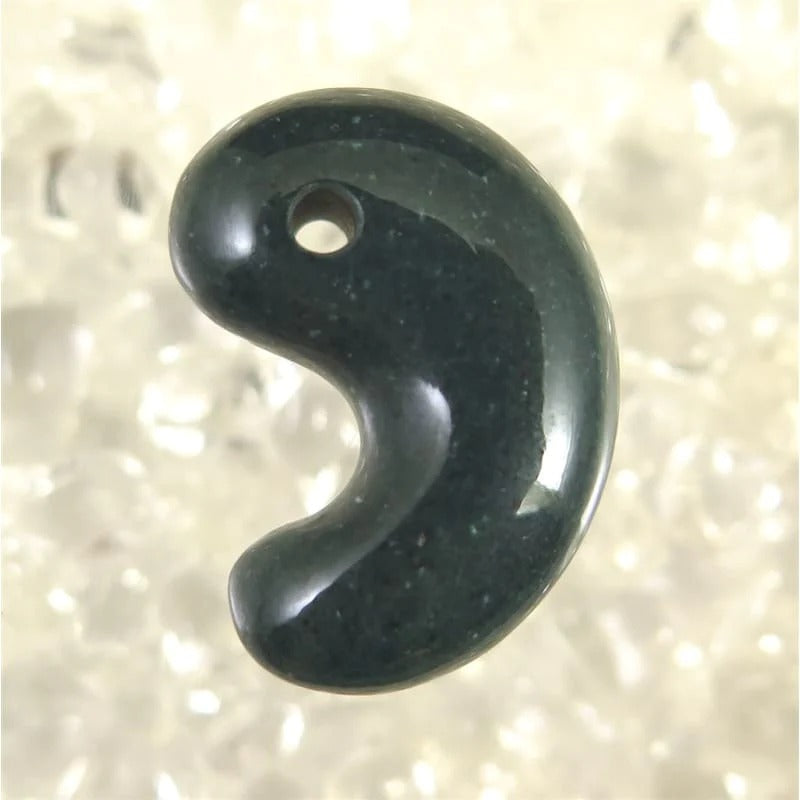 出雲瑪瑙碧玉飛龍勾玉宝石鑑別書付き 出雲石 勾玉＆アクセサリー | 榎本