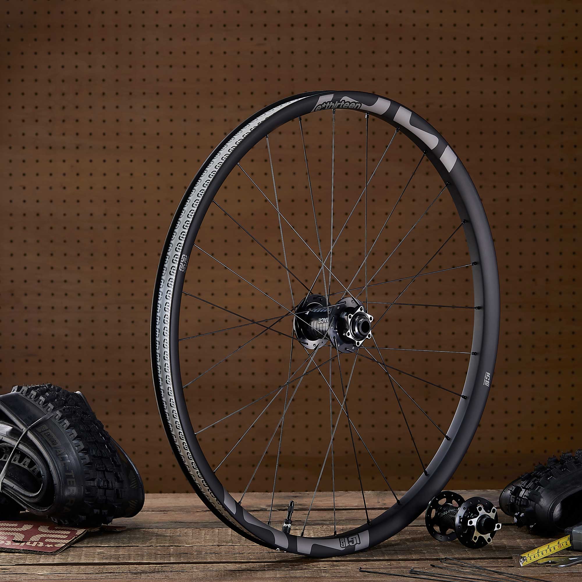 LG1 Race Carbon Enduro Wheels - Front