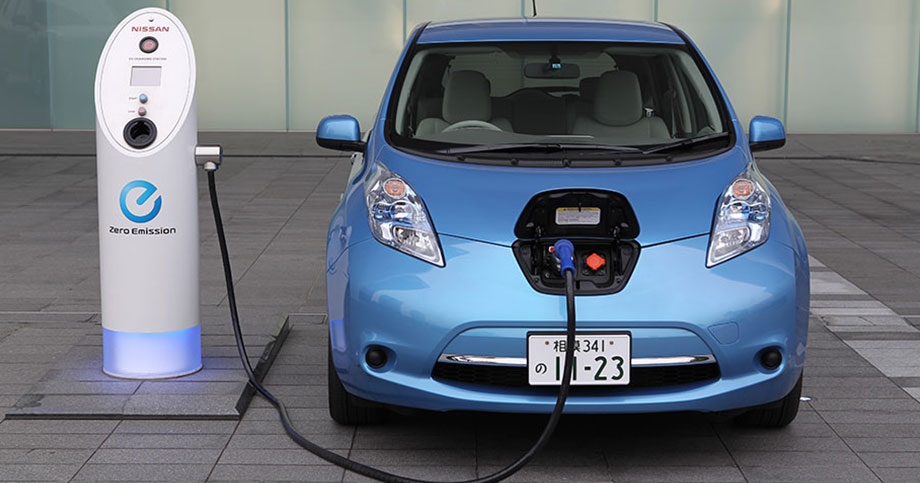 日産リーフ誕生から10年、EV環境の整備に向けた日産の取り組み | 電気