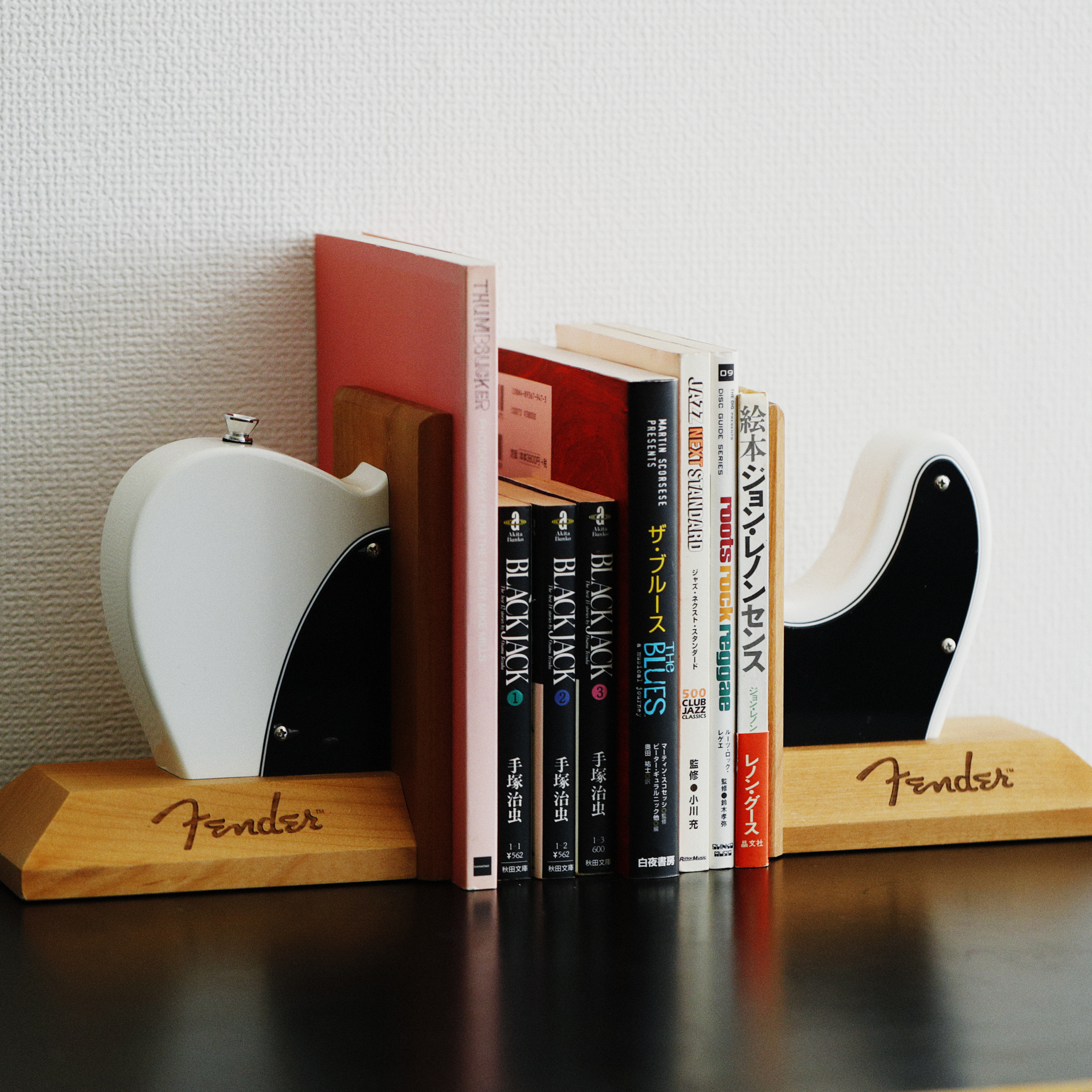 フェンダー］のエレキギターの元祖モデル「テレキャスター」がブック