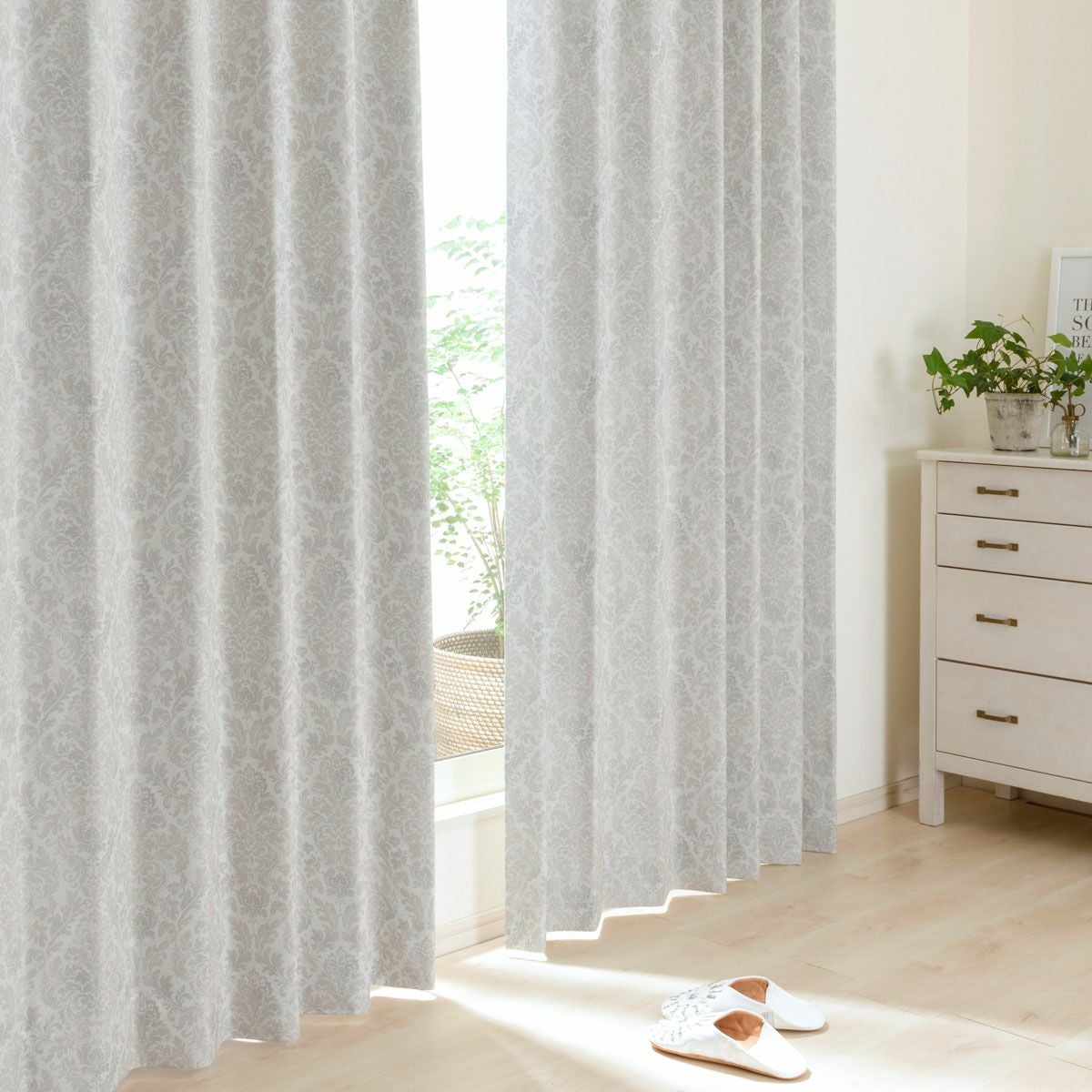 上品なダマスクローズ柄遮光率100% 完全1級遮光カーテン ジーク（D