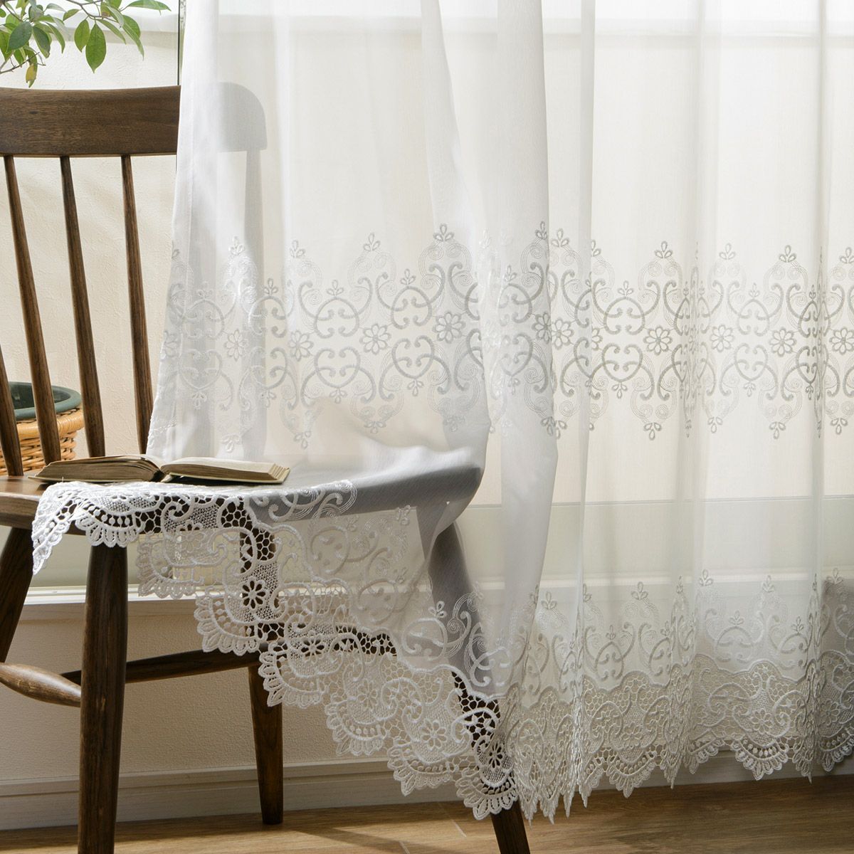 B2エレガントで上品な裾のマクラメが美しい 正統派の上質感が際立つ