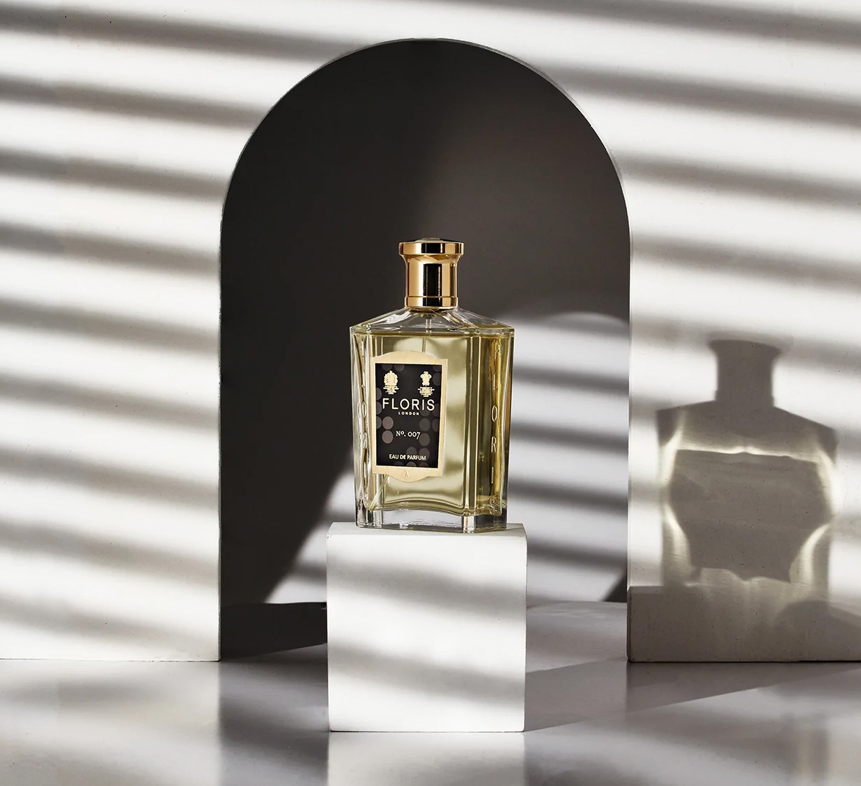 Floris No. 007: Gin & Tonic Adorned With Carnation ~ Fragrance Reviews