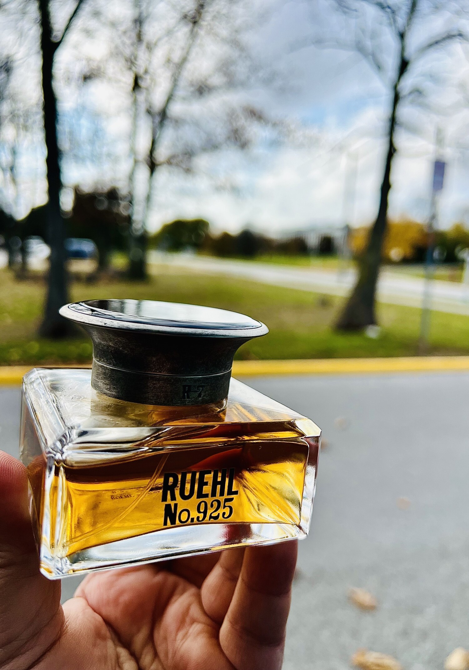 Ruehl No.925 Ruehl No.925 古龙水- 一款2005年男用香水