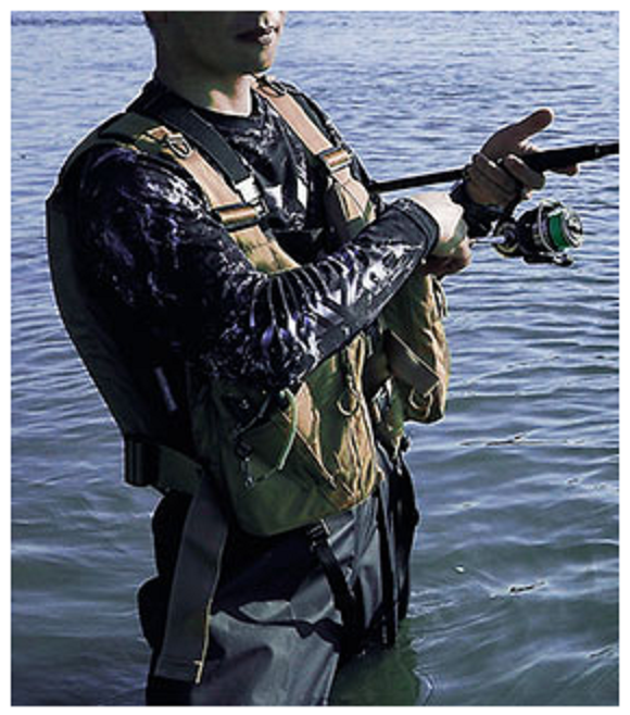 ライトフロートゲームベストDF-6421は2021年新発売の超ショート丈