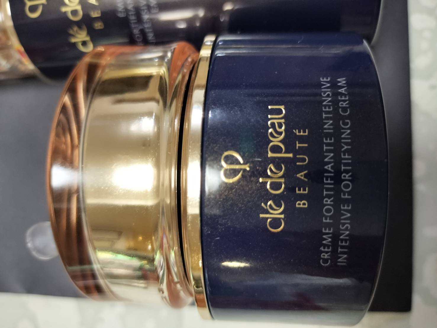 クレ・ド・ポー ボーテ / クレームアンタンシヴnの公式商品情報｜美容