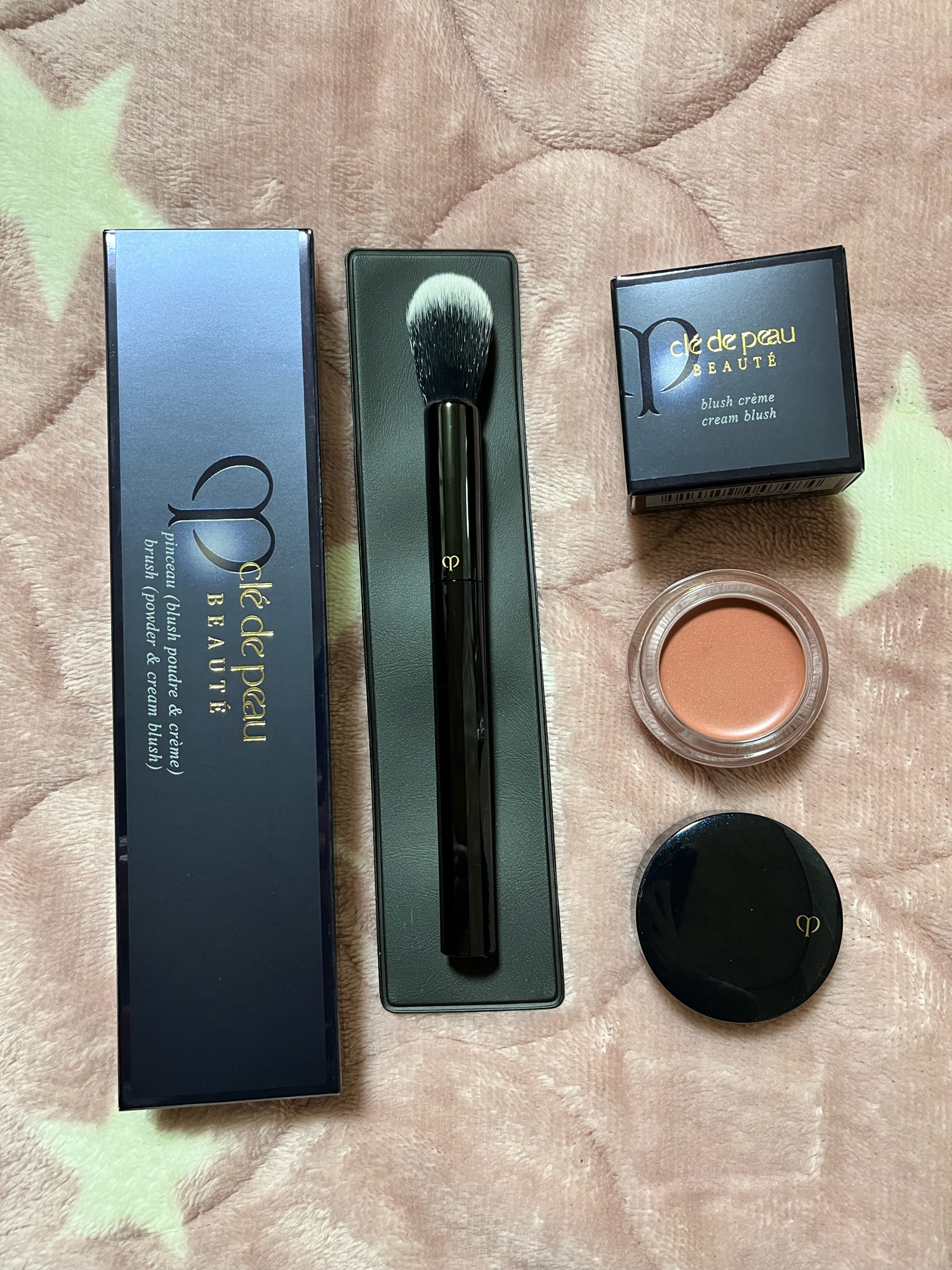 クレ・ド・ポー ボーテ / パンソー(ブラッシュプードル&クレーム)の